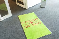 Dr. May fachliche und persönliche Förderung aller Mitarbeiter